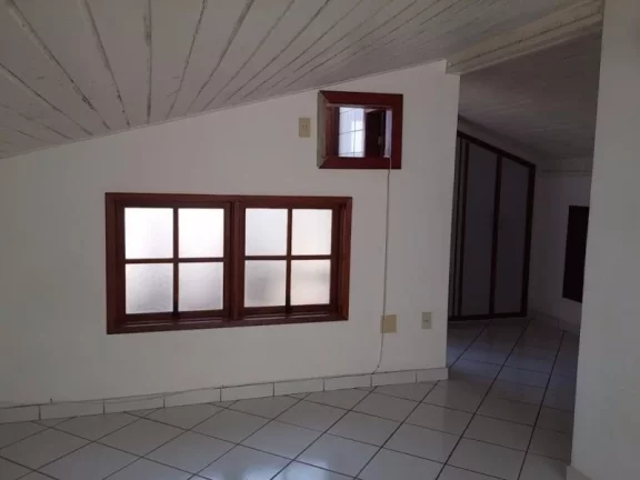 Imagem Imperdível casa em condomínio à venda em Macaé-RJ, no bairro Riviera Fluminense! 4 quartos, 2 suítes, 1 sala, 3 banheiros, 2 vagas de garagem, 120,00 m2 de área.