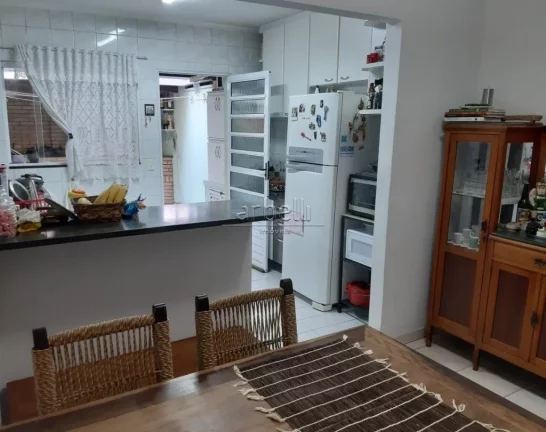 Imagem Casa em condomínio com 85 M², com 2 quartos sendo 1 suíte, copa cozinha com balcão tipo american...