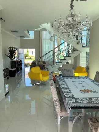 Imagem BELISSIMO SOBRADO EM CONDOMINIO FECHADO COM 5 SUITES