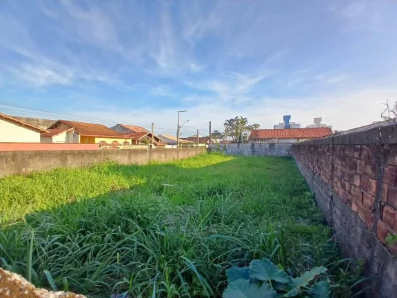 Imagem Terreno plano e murado de esquina – 383 m² a apenas 100 m da praia