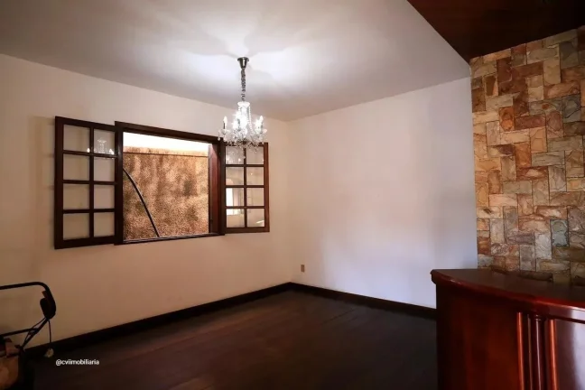 Imagem Casa com aproximadamente 200m² em um lote de 360m² de área, ideal para quem busca espaço, confor...