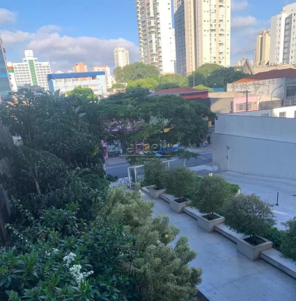 Imagem Sala com 33 M² com ar-condicionado, 1 banheiro, janelas amplas, sacada com vista panorâmica, piso ...