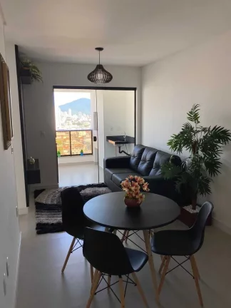 Imagem Apartamento mobiliado próximo a Praia com 2 dormitórios sendo 1 suíte e 1 vaga de garagem em Itapema