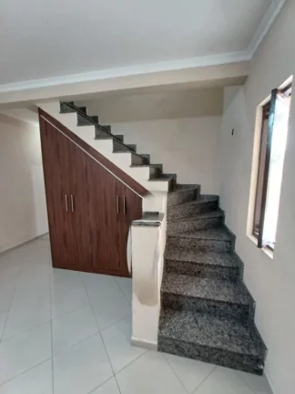 Imagem Sobrado com 3 dormitórios à venda, 18815 m² por R$ 505.000,00 - Jardim Estela - Poá/SP