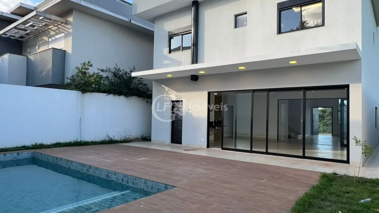 Imagem Casa em Condomínio à Venda em Campo Grande-MS - Residencial Damha III: 3 Quartos, 3 Suítes, 3 Salas, 5 Banheiros, 6 Vagas, 280m².
