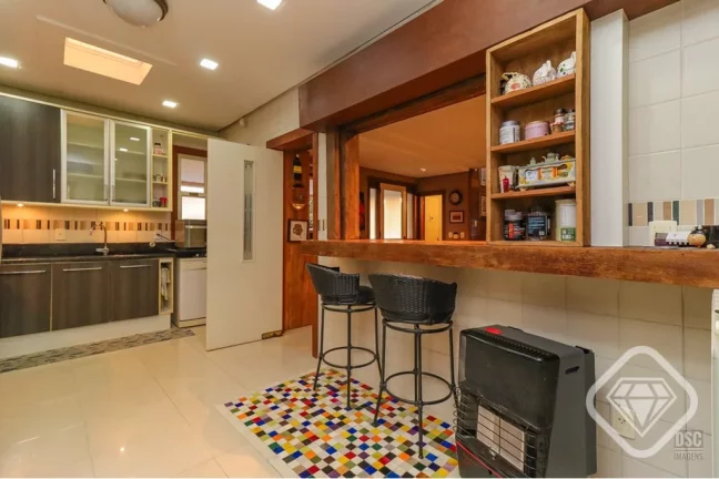 Imagem Casa mobiliada de alto padrão em condomínio exclusivo na Tristeza

Uma residência impecável no c...