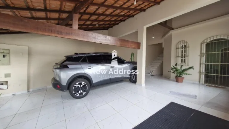 Imagem Duas casas com ponto comercial em terreno de 335m² em Rosa da Penha. Amplas, bem cuidadas e com estrutura para kitnets. Ideal para morar ou investir.