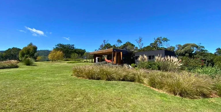 Imagem Sítio Mirante do Juncal: Arquitetura Consciente e Imersão na Natureza