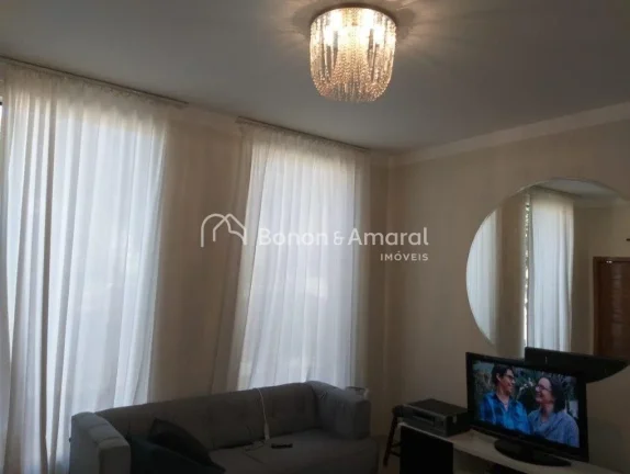 Imagem Esta casa oferece um excelente espaço, com quatro suítes, incluindo uma máster com closet e banhe...