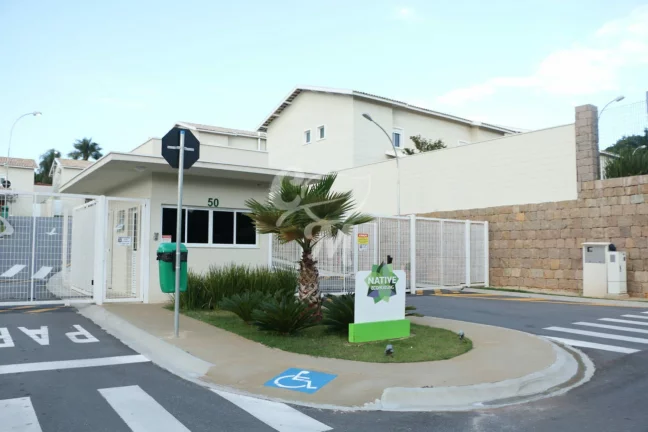 Casa em Condomínio Fechado em Medeiros