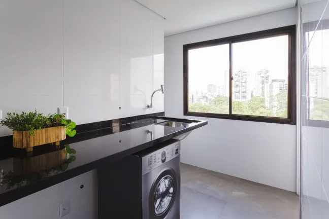Imagem Apartamento de luxo no Morumbi: 4 quartos, 2 suítes, 3 banheiros, 5 vagas de garagem, 200m² - São Paulo-SP.