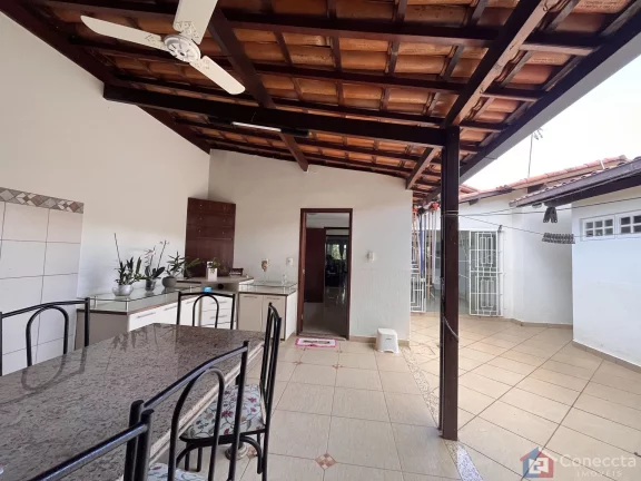 Imagem Casa à Venda no Jardim Centro em Patos de Minas – 5 Quartos, Suíte e Área Gourmet