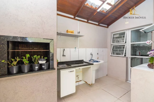 Imagem Sobrado SEMIMOBILIADO com 2 quartos + ático à venda, 108 m² por R$ 499.000 - Xaxim - Curitiba/PR