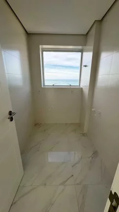 Imagem Apartamento com 4 suítes sendo 1 master e 3 vagas de garagem em Meia Praia - Itapema/SC