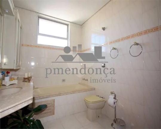 Imagem Apartamento em Pinheiros com 4 quartos sendo 2 suítes e 3 vagas, 253 m2