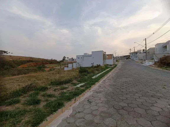 Imagem Construa em Grande Estilo: Lote de 500m2 em Condomínio Fechado
