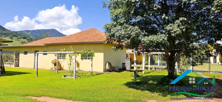 Imagem Chácara Encantadora à Venda - Conforto, Sustentabilidade e Beleza Natural