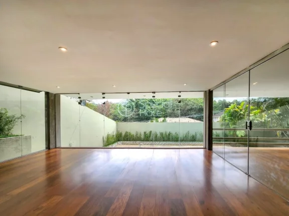 Imagem Excelente casa em rua fechada, com monitoramento 24 horas, ao lado do Clube Paineiras. Essa casa mod...
