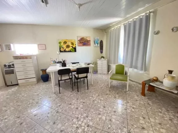 Imagem Casa com 4 dormitórios sendo 1 suíte e 5 vagas de garagem com piscina privativa - Balneário Camboriú