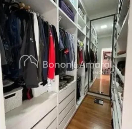 Imagem Linda casa à venda no Condomínio Portal do Jequitibá, em Valinhos/SP, com 3 suítes, todas com va...