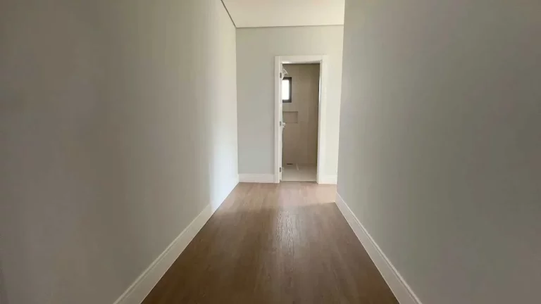 Imagem Apartamento de 3 suítes e 2 vagas de garagem no centro de Balneário Camboriú/SC