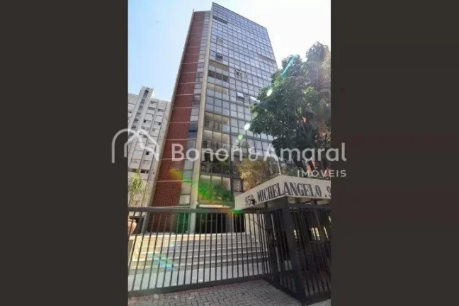 Imagem Amplo apartamento com área de 387m², 1 por andar, andar alto. O imóvel possui 2 suítes, 2 quarto...