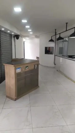 Imagem Salão Comercial para Locação no Centro de Sorocaba-SP: 130m², 1 Sala, 2 Banheiros