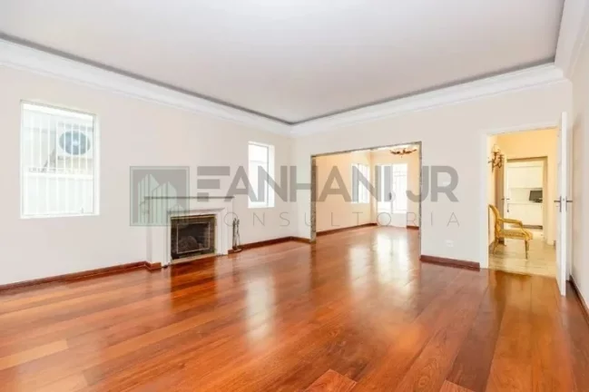 Imagem Casa de luxo no Jardim Paulista: 4 quartos, 3 suítes, 5 banheiros, 4 vagas. 400m² de área. Venda ou locação em SP.