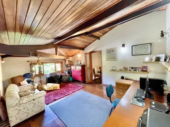 Imagem Casa contemporânea, com ótimo acabamento, muita natureza e privacidade.