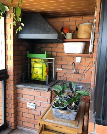 Imagem Apartamento na Rua Capote Valente com 3 suítes e 4 vagas, 192m²