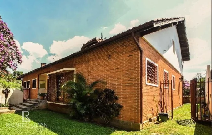 Imagem Sobrado Padrão localizado em área nobre do bairro de Interlagos