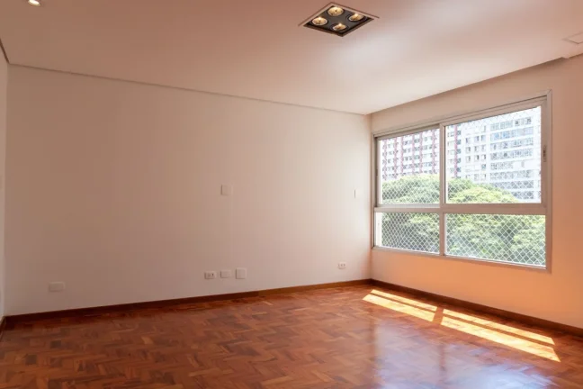 Imagem OPORTUNIDADE IMPERDÍVEL ! Apartamento 125M² Reformado, 3Q, 1 Suíte, 2 Banheiros, 2 Vagas.