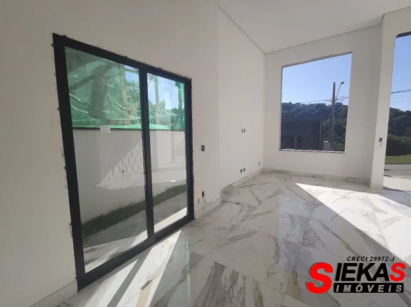 Imagem Imóvel de alto padrão com 3 quartos, 3 suítes e 4 vagas de garagem em Mogi das Cruzes-SP, Cidade Parquelandia.