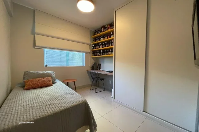 Imagem Localizado no vibrante bairro da Savassi, este apartamento oferece uma experiência de vida urbana s...