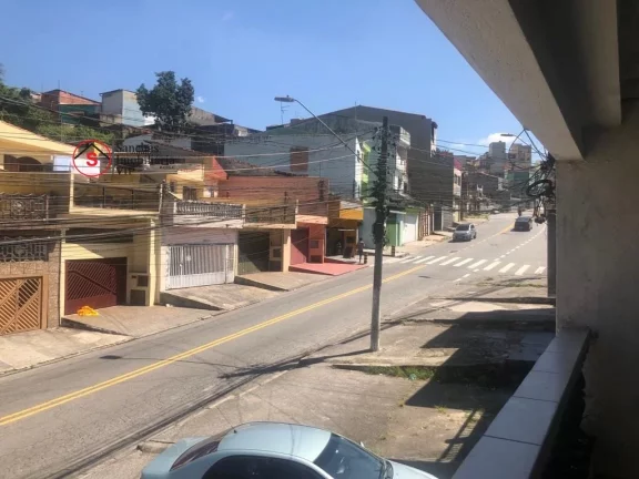 Imagem Sobrado à Venda em Santo Andr?(C) com 2 dormitórios , sala, cozinha, banheiro e lavanderia,com garagem coberta para dois carros. Fundos com quintal gran