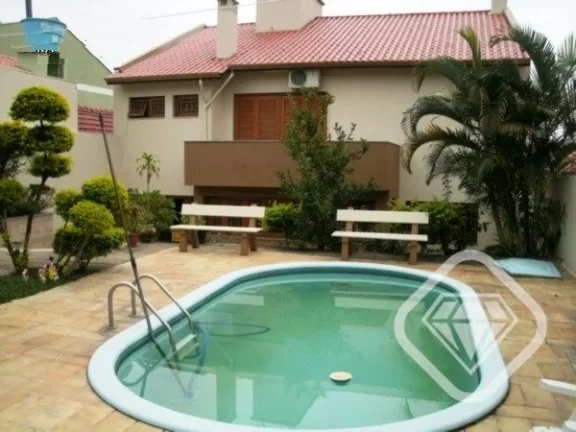 Casa individual com 4 dormitórios, sendo 1 suíte, e 3 vagas de garagem, no bairro Tristeza.

A Bri...