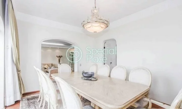 Imagem Belíssimo apartamento com 350m² de área privativa, 5 dormitórios ( 2 suítes ) e 4 vagas na gara...