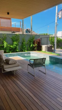 Imagem Casa nova finamente decorada em Condomínio fechado pé na areia 4 suítes localizada na praia do estaleiro Balneário Camboriú.