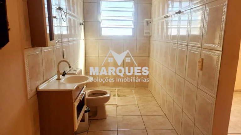 Imagem Sobrado c/ 3 dorms, e mais 2 casas nos fundos