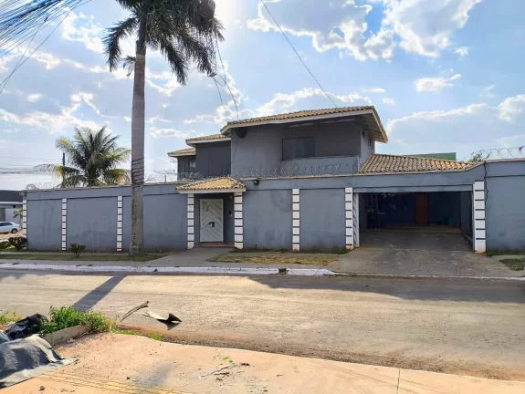 Sobrado De Esquina Sozinho No Lote No Centro De Sanedor Canedo