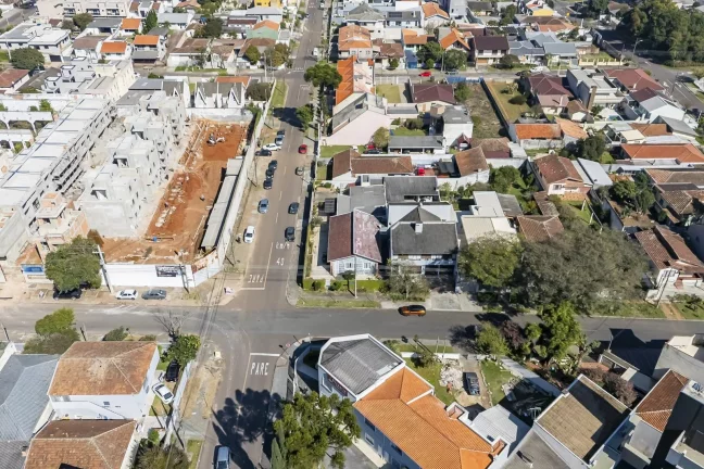 Imagem Terreno de Esquina no Bairro Portão – Excelente Oportunidade para Construtores!