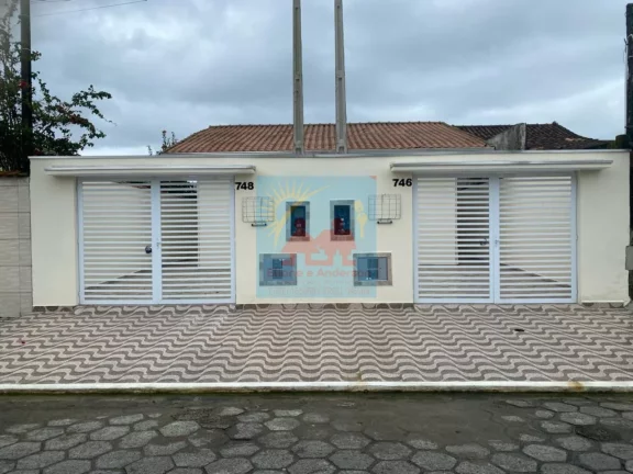 Imagem Casa com Piscina na Praia do Vera Cruz em Mongaguá, com churrasqueira!