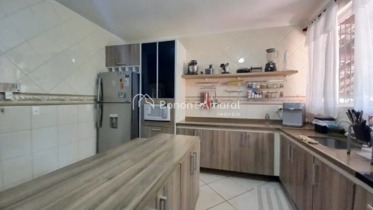 Imagem Linda casa em uma região de muito verde e tranquilidade, bolsão de chácaras perto da entrada de V...