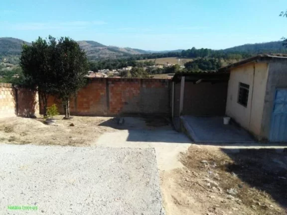 *CASA EM LOTE 360 M²
*CONSTITUÍDA POR 1 QUARTO, SALA, COZINHA, BANHEIRO, ÁREA DE SERVIÇO, VARAND...