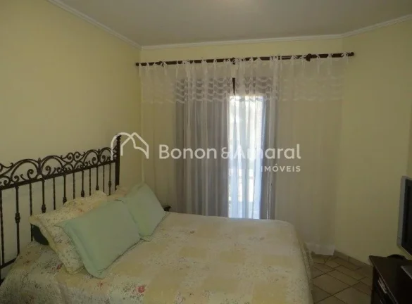 Imagem Linda residência em condomínio fechado de alto padrão, com ambientes amplos e aconchegantes. O im...