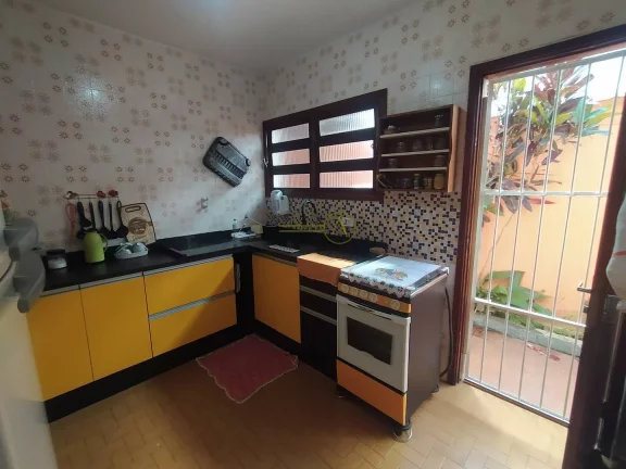Imagem Casa com 2 dorms, á 500m da Praia, perto do centro à venda em Peruíbe