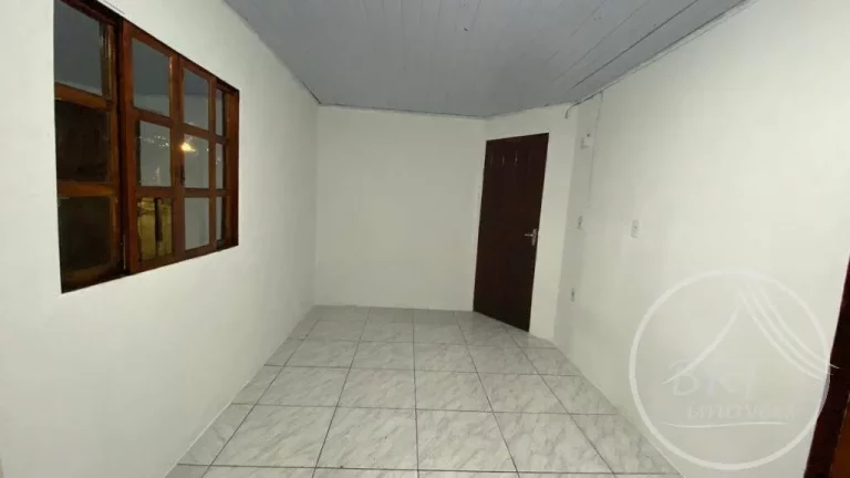 Imagem Vendo terreno com três casas e uma Kitnet em Serraria, São José SC