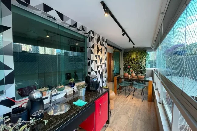 Imagem Localizado no vibrante bairro da Savassi, este apartamento oferece uma experiência de vida urbana s...