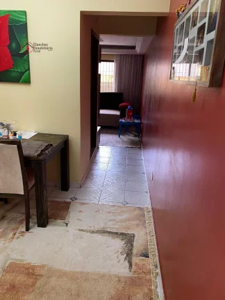 Imagem Excelente sobrado, 220 metros, 3 dormitórios, 3 vagas cobertas, portão automático, quintal com churrasqueira, rua larga e tranquila.