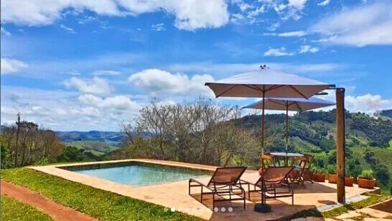 Imagem Onde a Sofisticação e a Natureza se Encontram: Seu Refúgio em Gonçalves